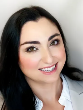Amanda Headshot